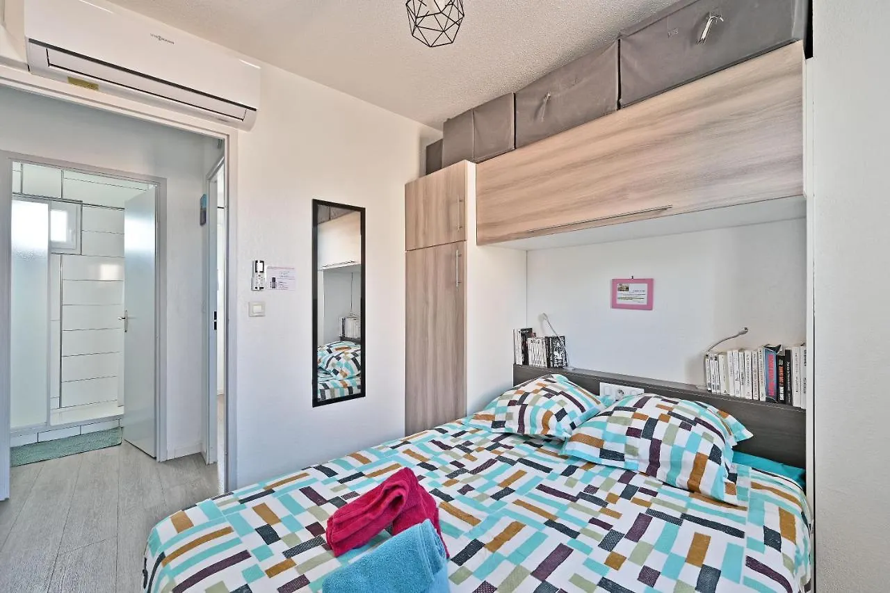 Apartment Le Petit Bonheur - Place Parking Privee - Clim - Terrasse - Piscine Partagee - Proche Parc Spirou Saint-Saturnin-les-Avignon